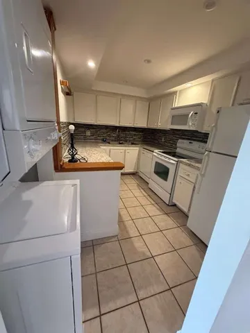 $2,000 | 733 Southeast 1st Way, Unit 104, Deerfield Beach, FL 33441