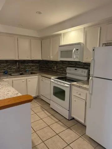 $2,000 | 733 Southeast 1st Way, Unit 104, Deerfield Beach, FL 33441