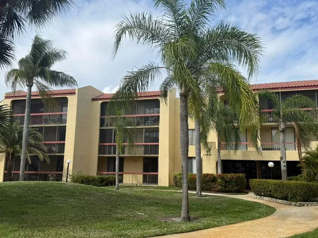 $2,000 | 733 Southeast 1st Way, Unit 104, Deerfield Beach, FL 33441