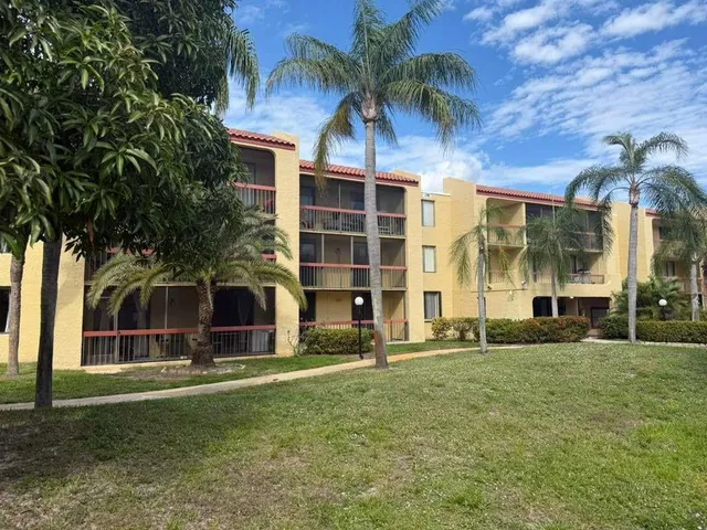 $2,000 | 733 Southeast 1st Way, Unit 104, Deerfield Beach, FL 33441