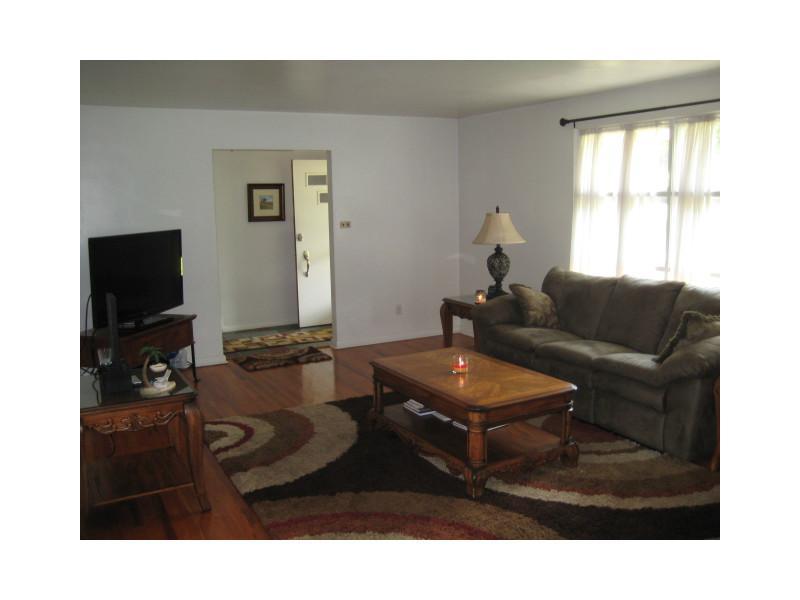 345 Johnston Road Upper St. Clair, PA 15241 - Photo 5 of 25 Living Room.