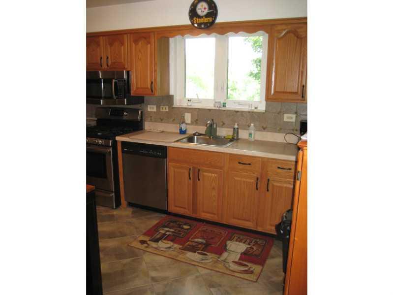 345 Johnston Road Upper St. Clair, PA 15241 - Photo 9 of 25 Kitchen.