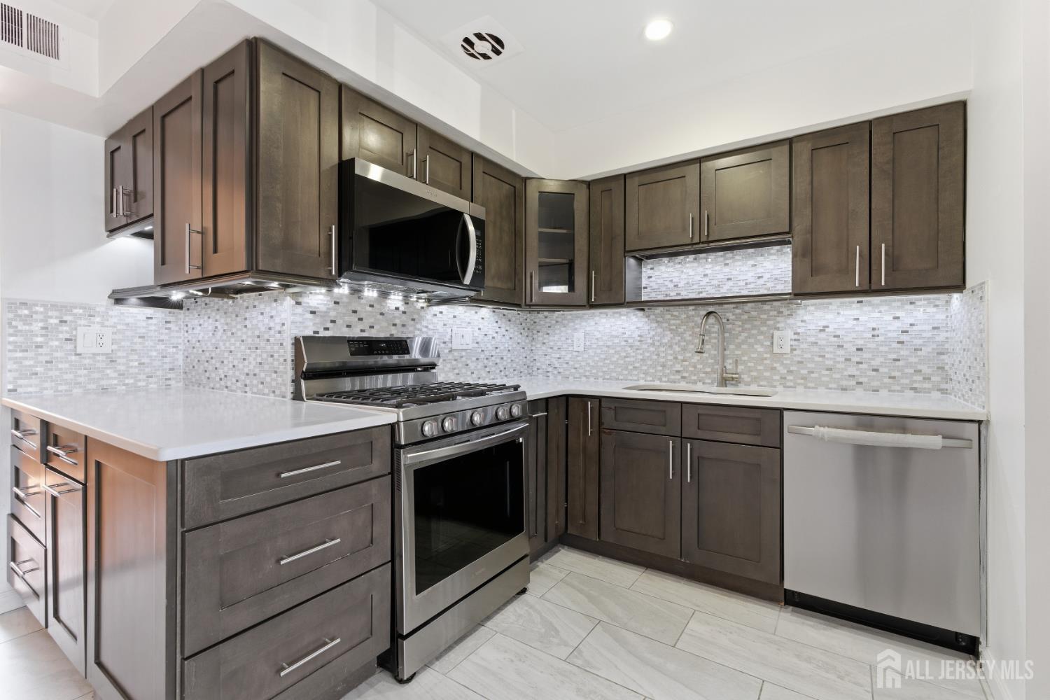161 Evergreen Road, Unit 2A Edison, NJ 08837 - Photo 7 of 15