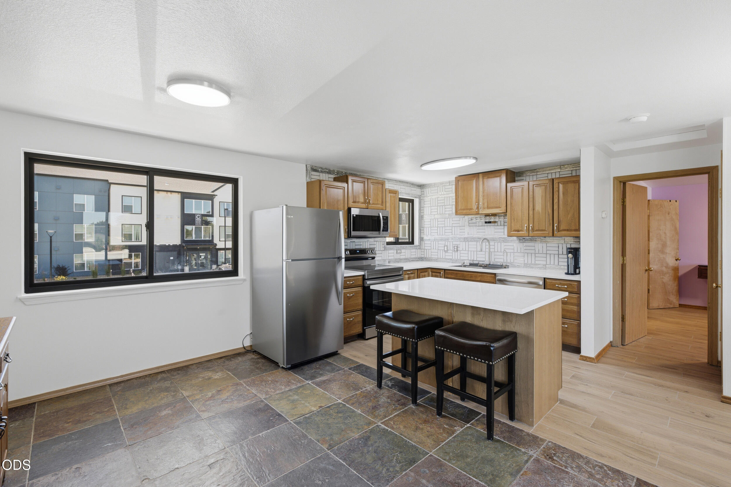 2346 Southwest 20th Court Redmond, OR 97756 - Photo 10 of 41