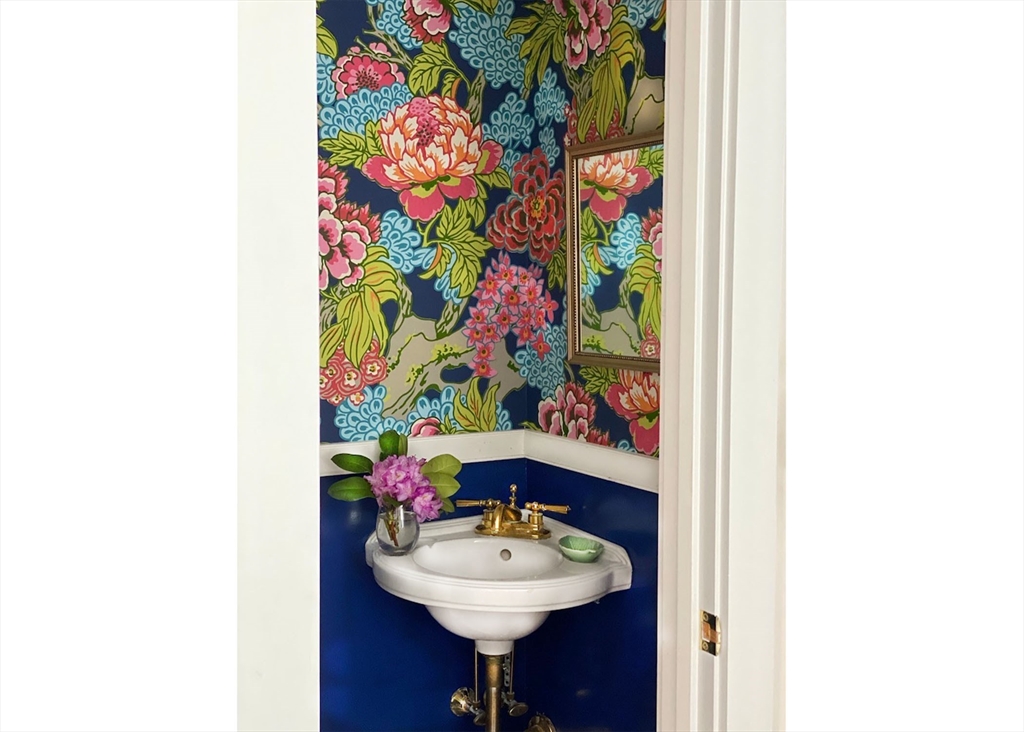 7 North Liberty Street Nantucket, MA 02554 - Photo 10 of 28 a bathroom with a sink and a mirror