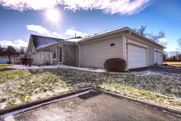 $225,000 | 185 Groveport Pike, Unit 6B, Canal Winchester, OH 43110