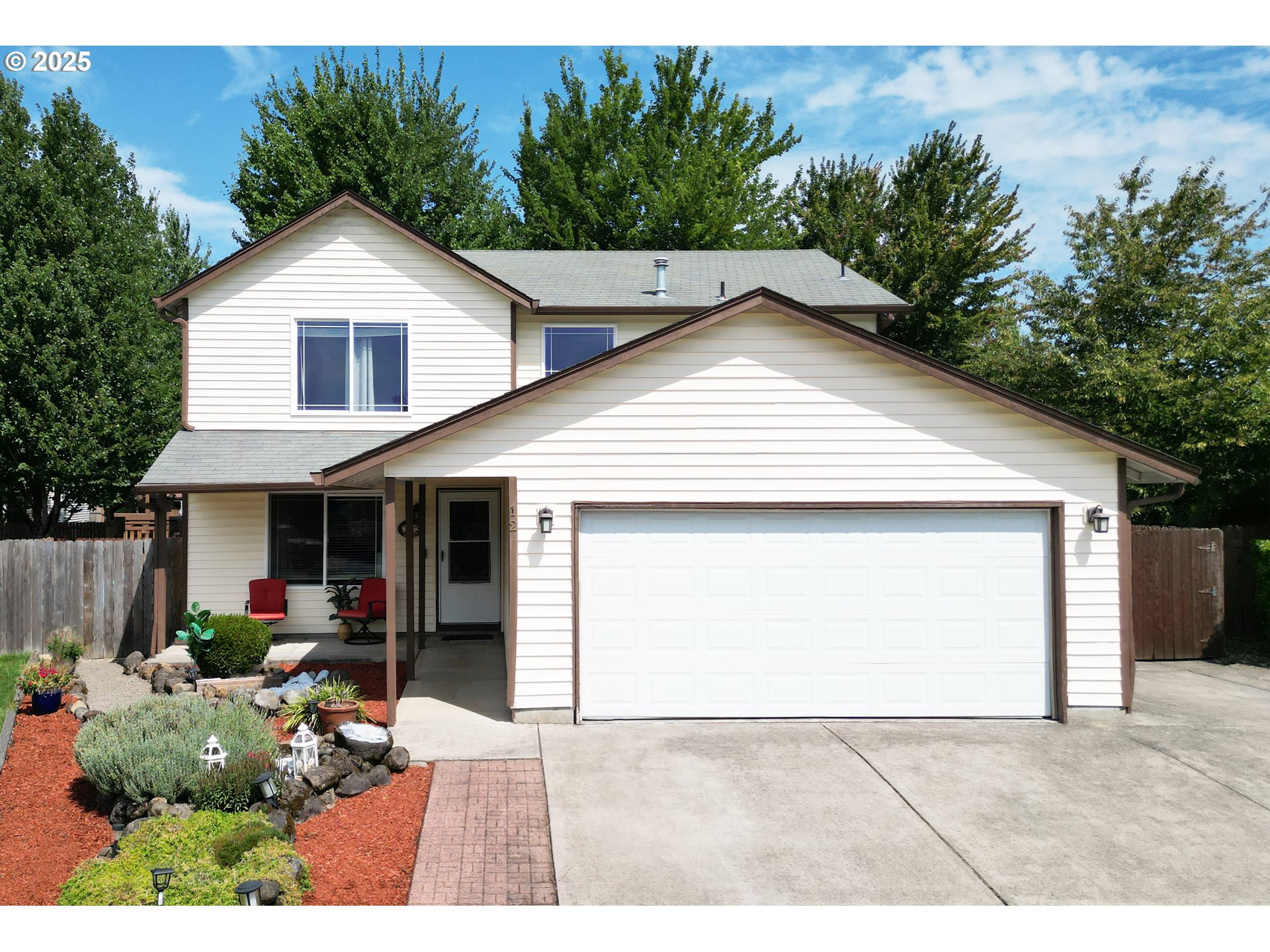 12 Southeast 9th Circle Battle Ground, WA 98604 - Photo 1 of 33 a house view with a garden space