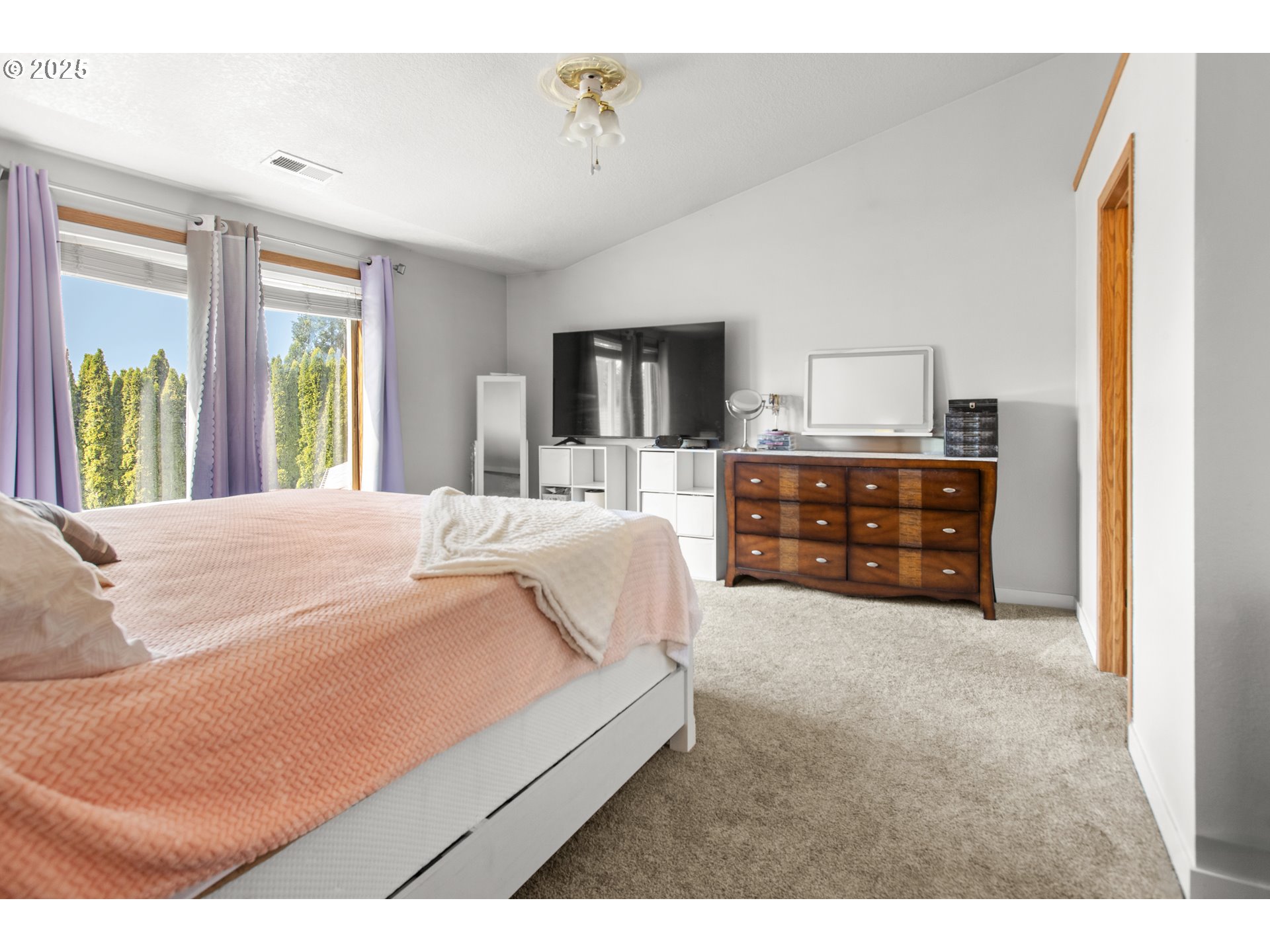12 Southeast 9th Circle Battle Ground, WA 98604 - Photo 19 of 33 a spacious bedroom with a bed window and dresser