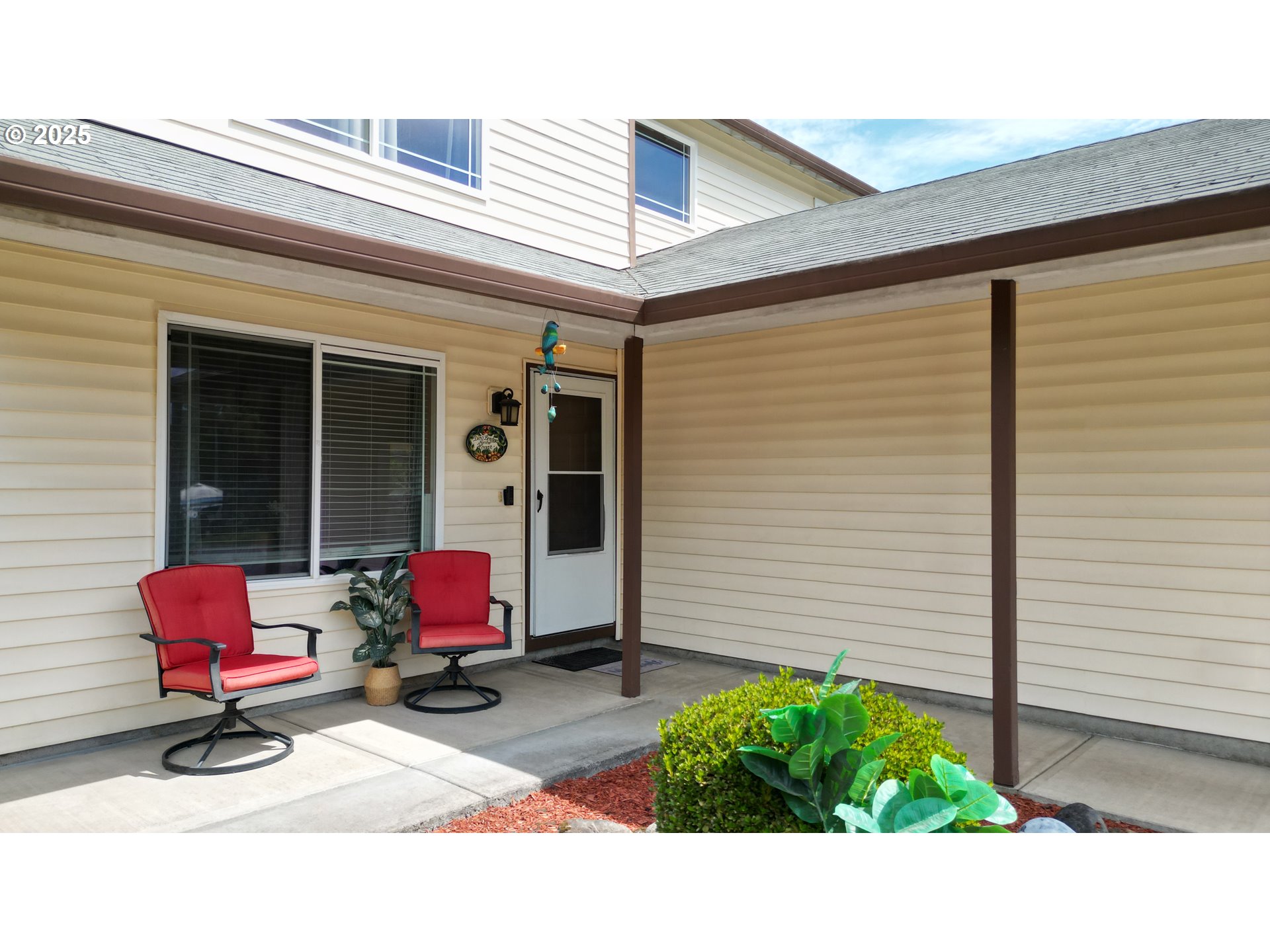 12 Southeast 9th Circle Battle Ground, WA 98604 - Photo 2 of 33 a building outdoor space with patio furniture