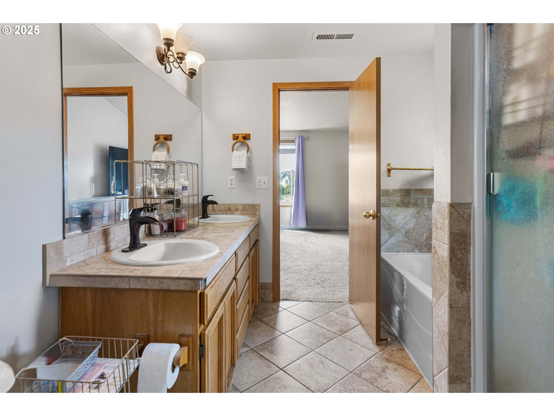 12 Southeast 9th Circle Battle Ground, WA 98604 - Photo 21 of 33 a en suite bathroom with a sink a mirror and a shower