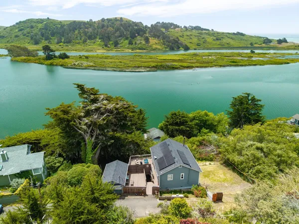$1,089,000 | 10591 Pacific Avenue, Jenner, CA 95450