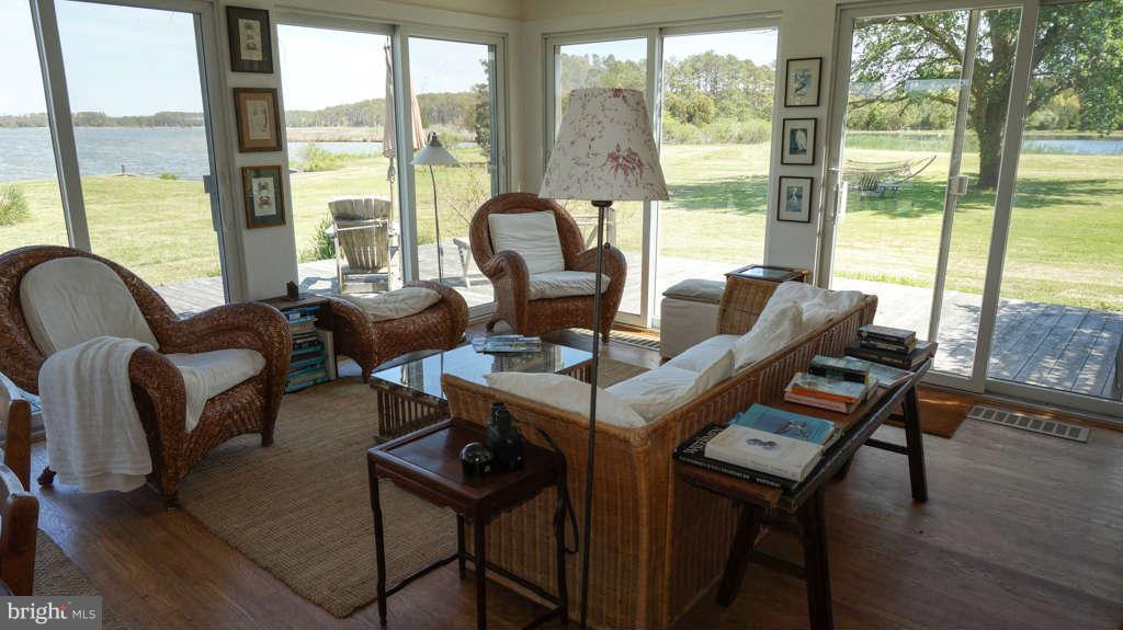 5439 Cassons Neck Road Cambridge, MD 21613 - Photo 11 of 30 Living Room