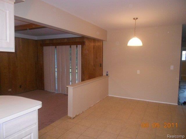 21988 Evergreen Road Southfield, MI 48075 - Photo 5 of 16 08-05-2011 044