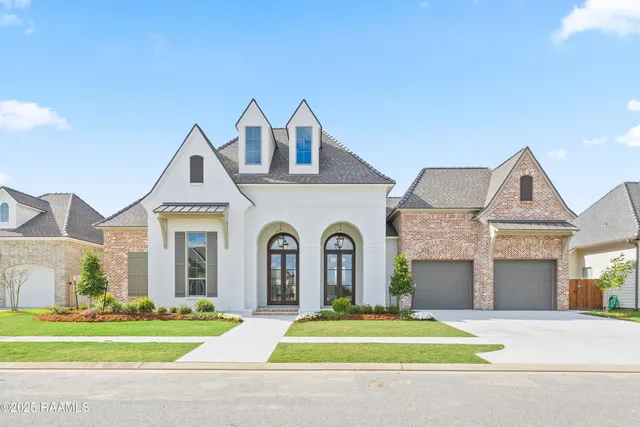 $890,000 | 221 Rue De La Rochelle, Broussard, LA 70518