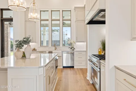 $890,000 | 221 Rue De La Rochelle, Broussard, LA 70518