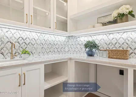 $890,000 | 221 Rue De La Rochelle, Broussard, LA 70518