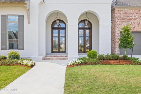 $890,000 | 221 Rue De La Rochelle, Broussard, LA 70518