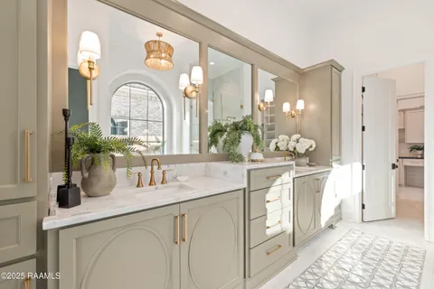 $890,000 | 221 Rue De La Rochelle, Broussard, LA 70518