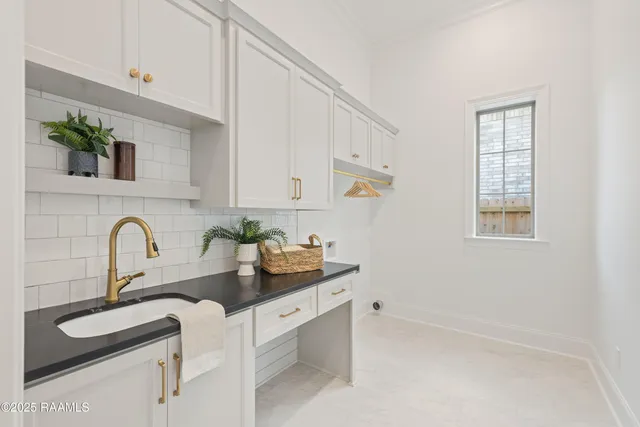 $890,000 | 221 Rue De La Rochelle, Broussard, LA 70518