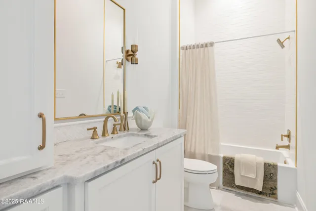 $890,000 | 221 Rue De La Rochelle, Broussard, LA 70518