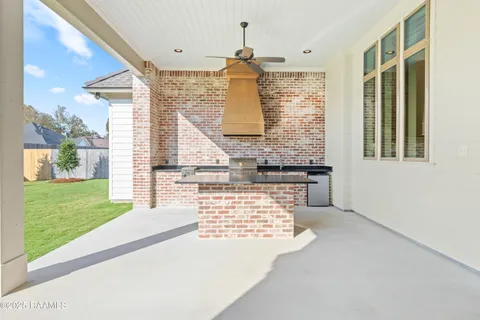 $890,000 | 221 Rue De La Rochelle, Broussard, LA 70518