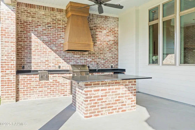 $890,000 | 221 Rue De La Rochelle, Broussard, LA 70518