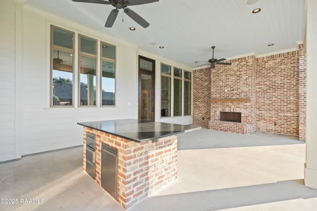 $890,000 | 221 Rue De La Rochelle, Broussard, LA 70518