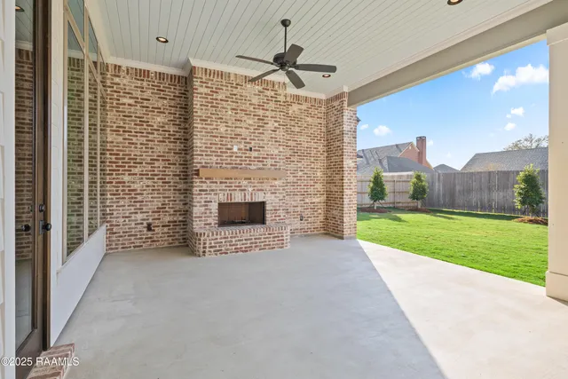 $890,000 | 221 Rue De La Rochelle, Broussard, LA 70518