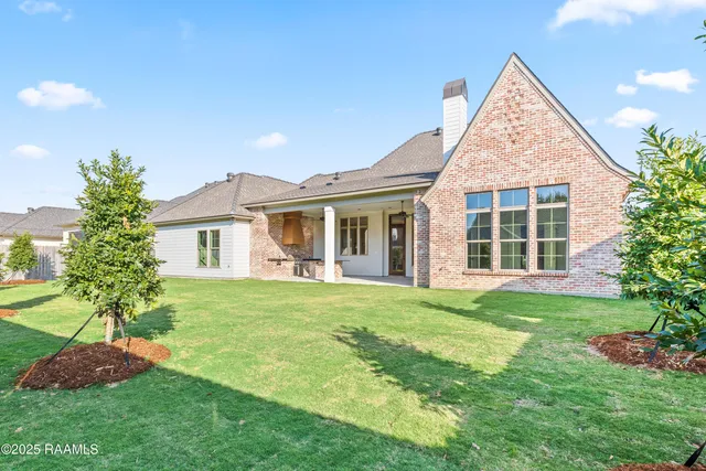 $890,000 | 221 Rue De La Rochelle, Broussard, LA 70518