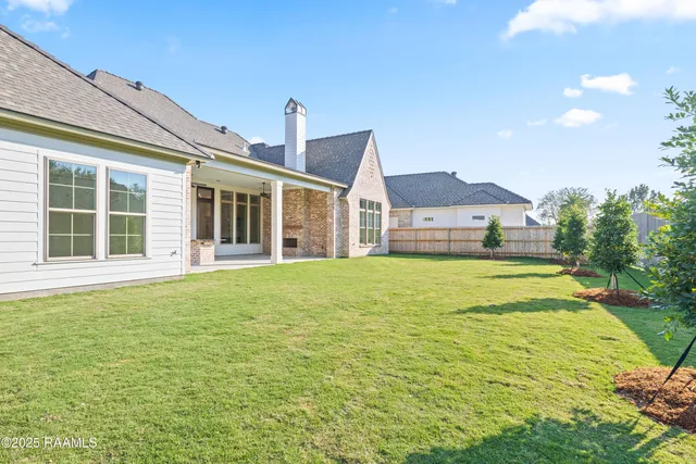 $890,000 | 221 Rue De La Rochelle, Broussard, LA 70518