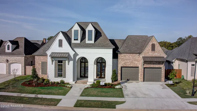 $890,000 | 221 Rue De La Rochelle, Broussard, LA 70518