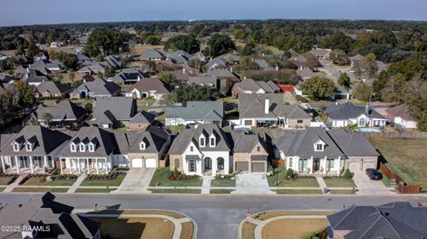 $890,000 | 221 Rue De La Rochelle, Broussard, LA 70518