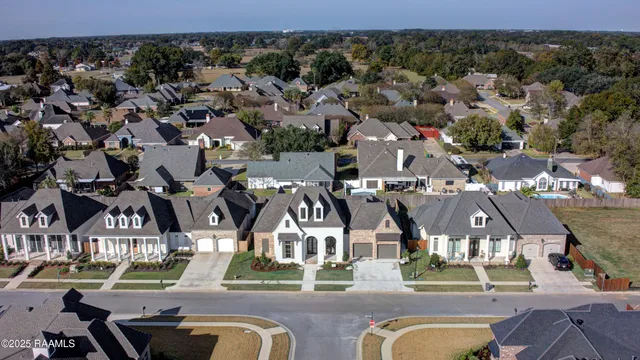 $890,000 | 221 Rue De La Rochelle, Broussard, LA 70518