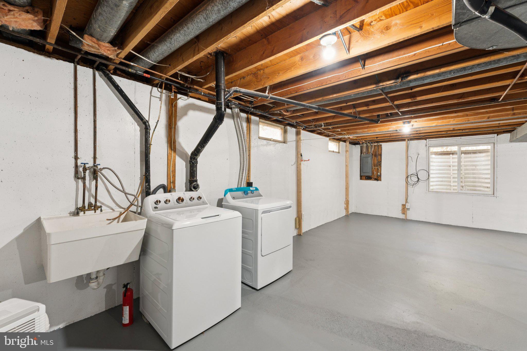 11234 Hunting Horn Lane Reston, VA 20191 - Photo 33 of 44 a utility room with dryer and washer