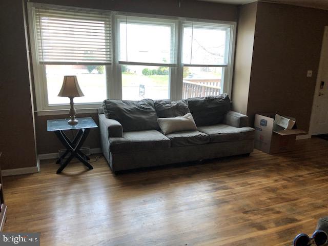 21 Rivanna Road New Castle, DE 19720 - Photo 3 of 21 Living Room