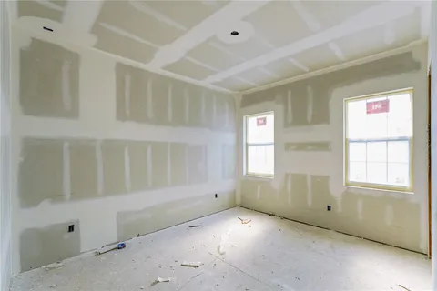 a view of entryway with window