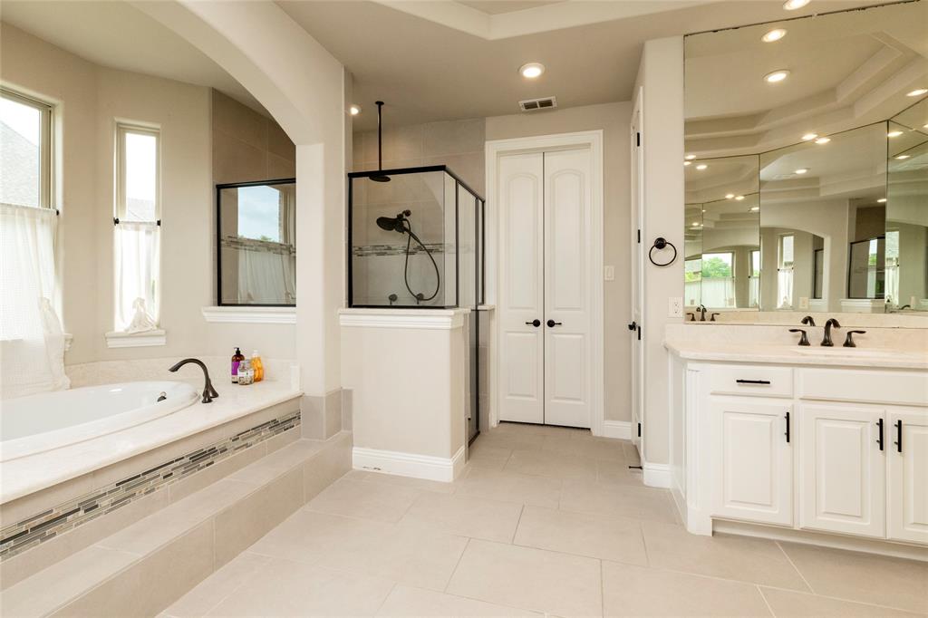 1413 Artesia Lane McLendon-Chisholm, TX 75032 - Photo 18 of 40 a bathroom with a bathtub sink and mirror