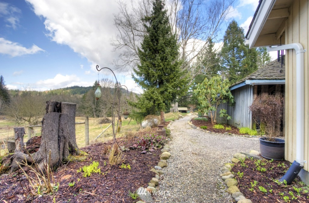 8911 Frost Road Sumas, WA 98295 - Photo 6 of 24
