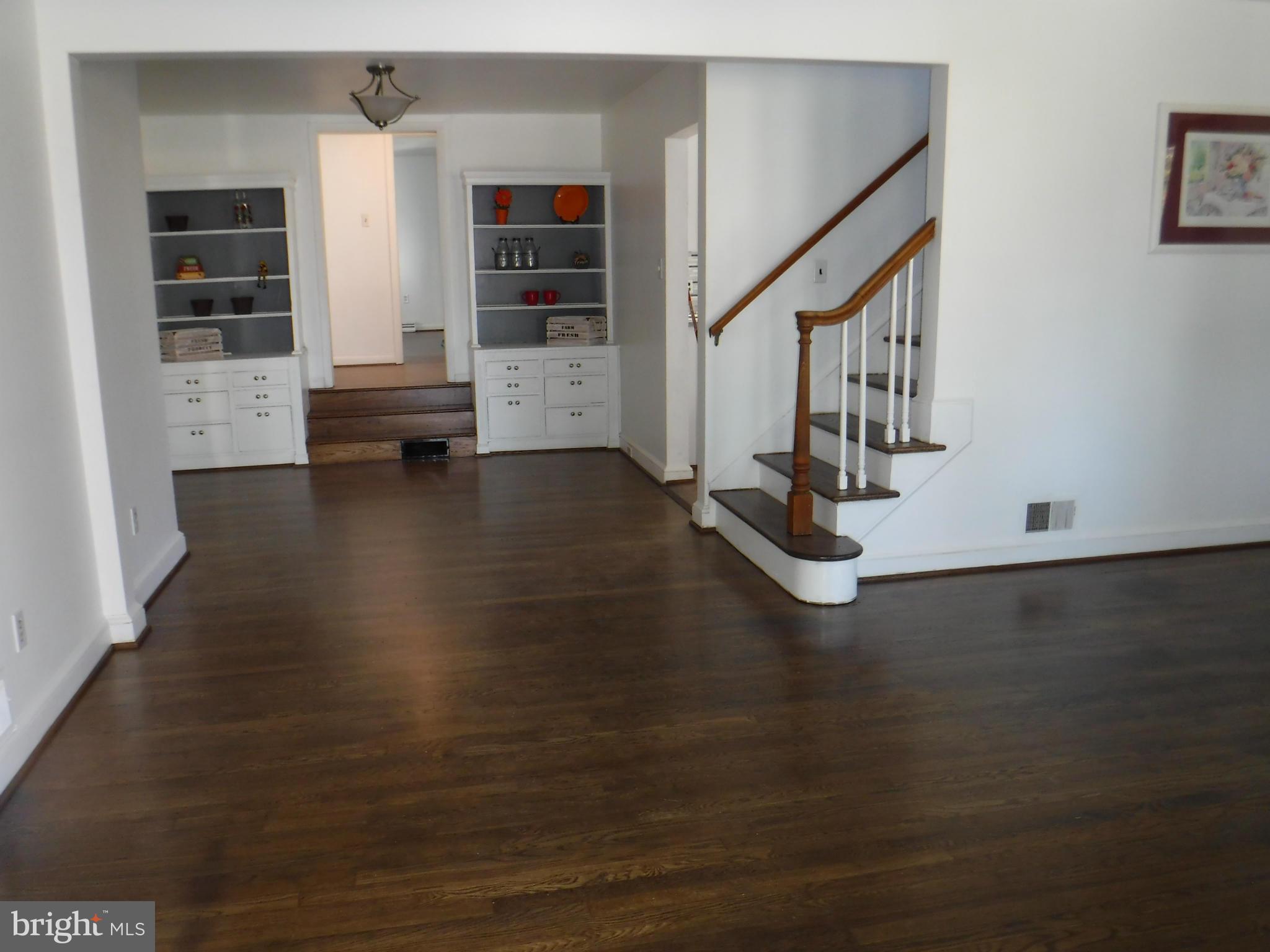 11300 Marbern Road Hagerstown, MD 21740 - Photo 3 of 26 GLEAMING WOOD FLOORS