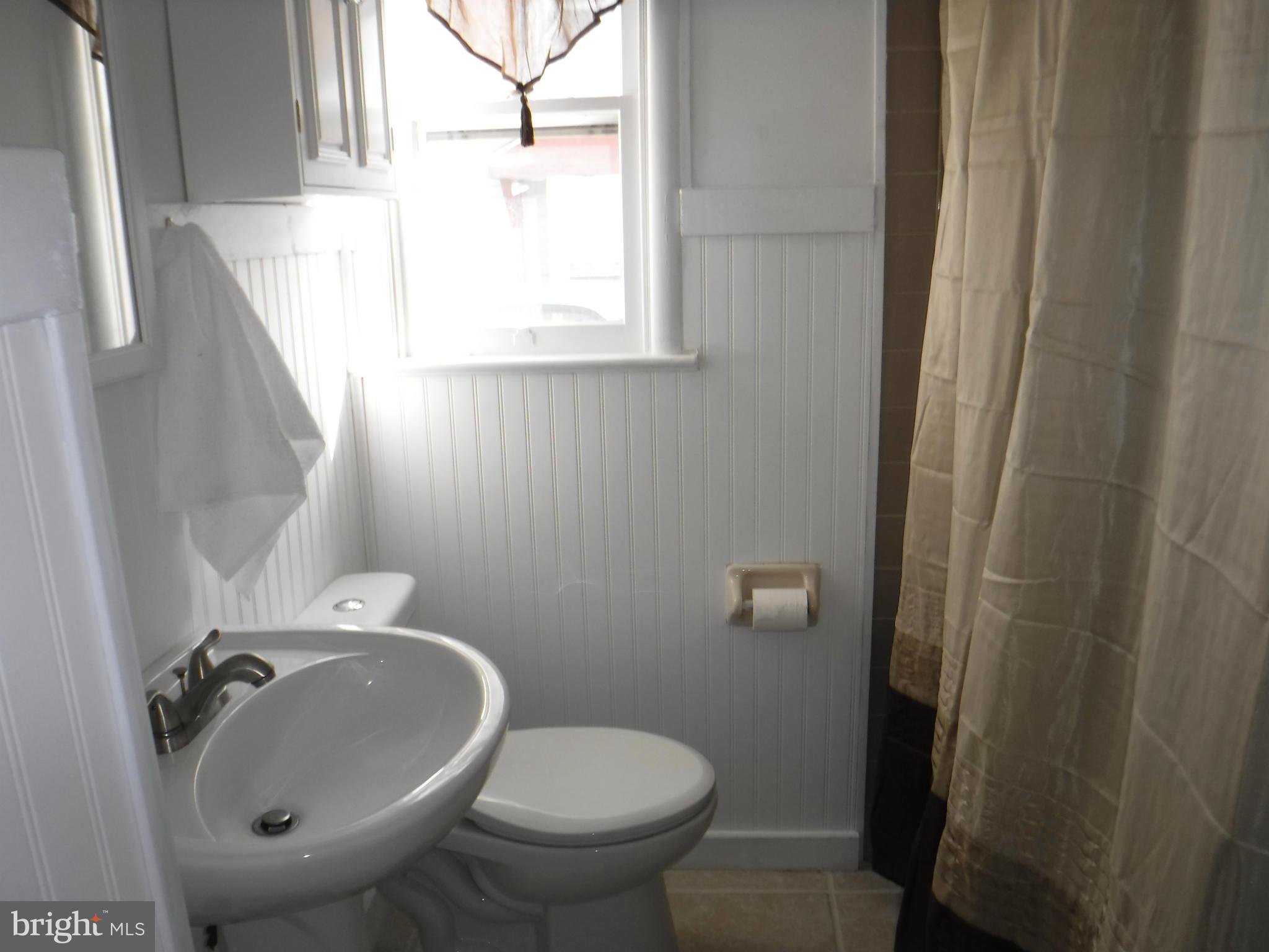 11300 Marbern Road Hagerstown, MD 21740 - Photo 10 of 26 Main Level Bath
