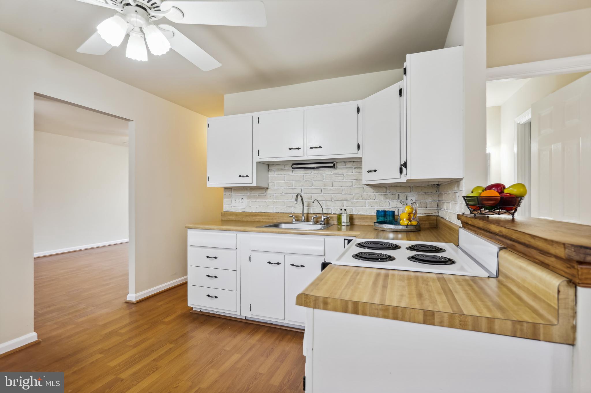 126 North Sycamore Road Sterling, VA 20164 - Photo 14 of 42 Kitchen open to Family Room