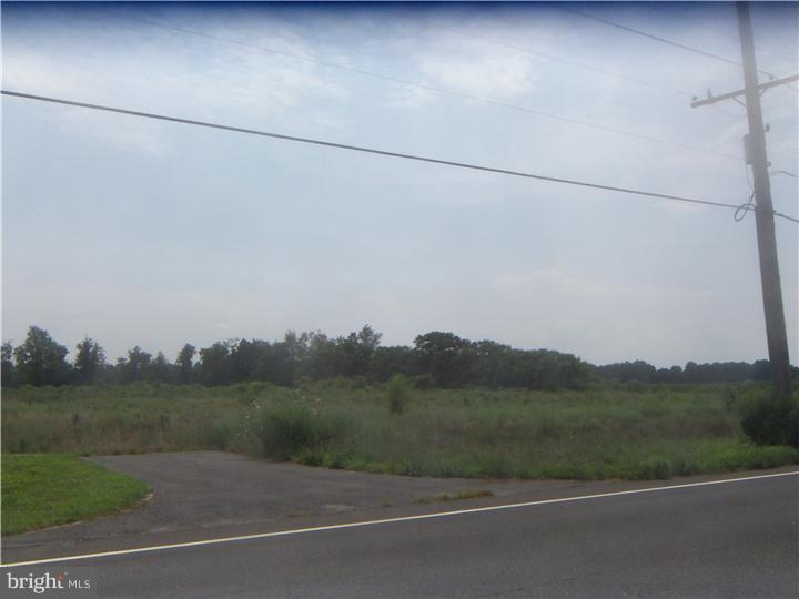 776 Elk Road Monroeville, NJ 08343 - Photo 1 of 5 a view of a lake with a city