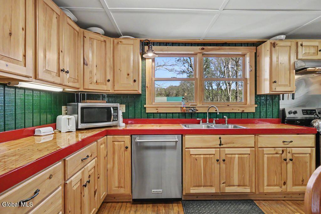 13 Young Road Middle Grove, NY 12850 - Photo 7 of 29 yr19