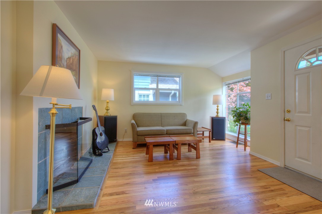 4135 Southwest Southern Street Seattle, WA 98136 - Photo 2 of 17 Gallery Image 2