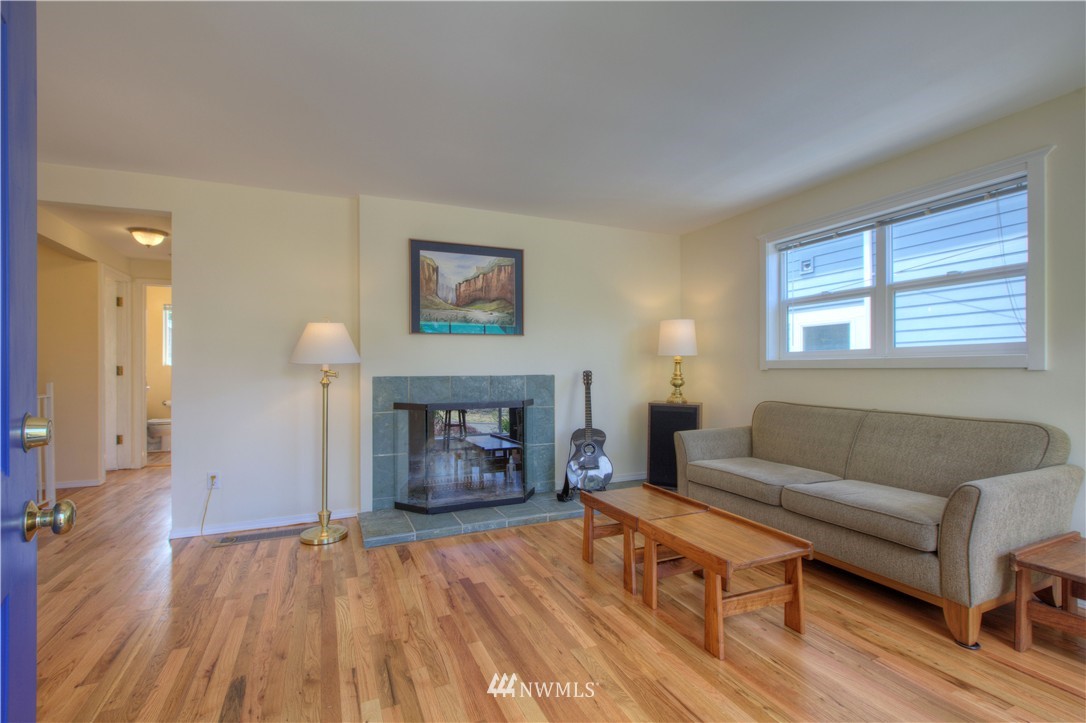 4135 Southwest Southern Street Seattle, WA 98136 - Photo 3 of 17 Gallery Image 3