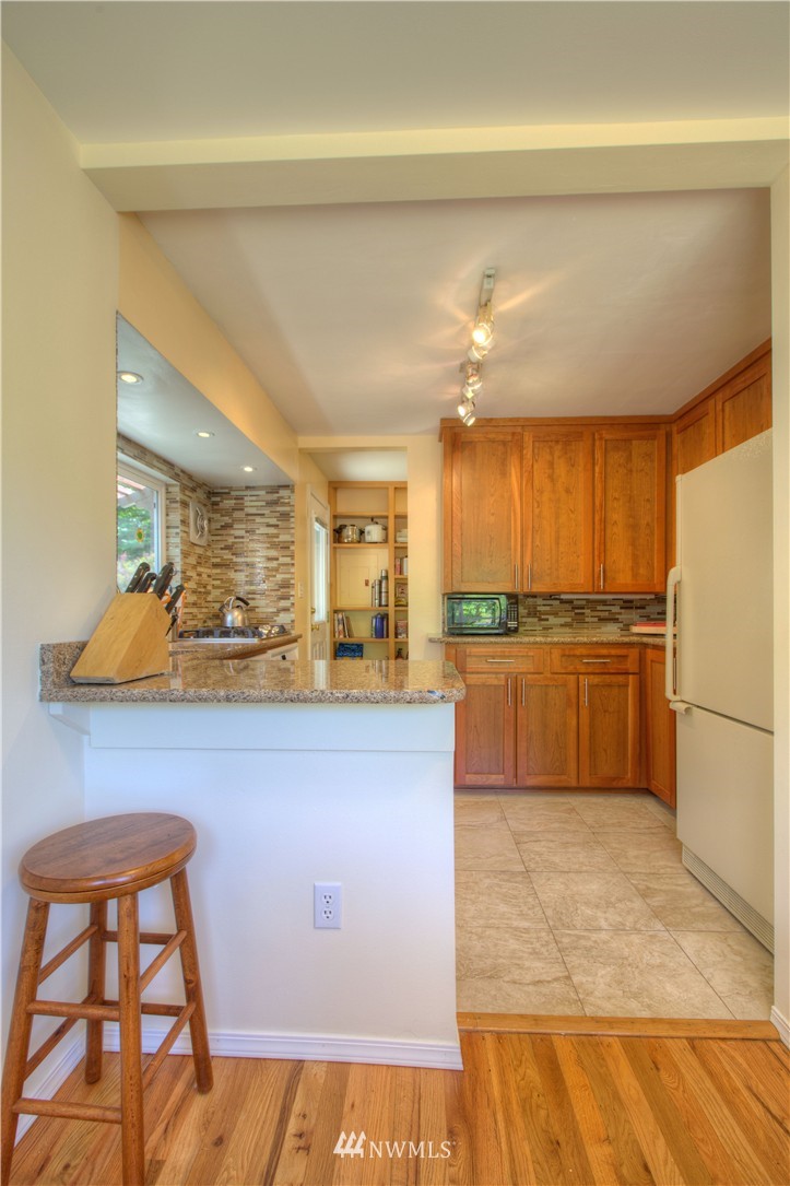 4135 Southwest Southern Street Seattle, WA 98136 - Photo 5 of 17 Gallery Image 5