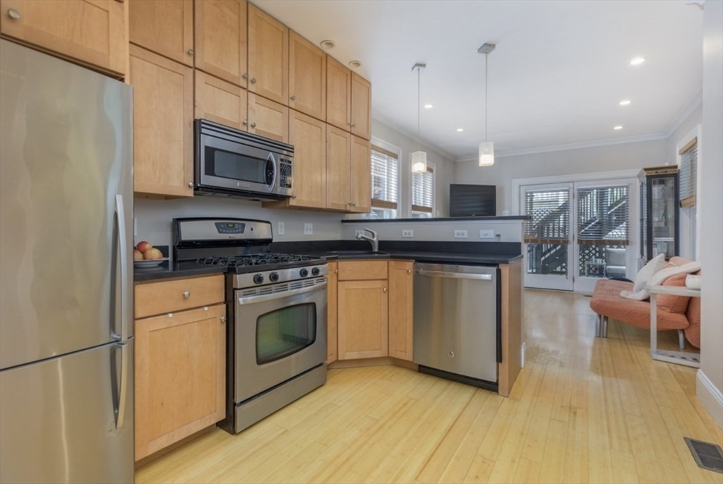 3 Leeds Street, Unit 1 Boston, MA 02127 - Photo 2 of 10