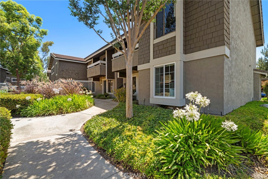 63 Streamwood Irvine, CA 92620 - Photo 2 of 36 Featuring 2 bedrooms and 1.25 baths