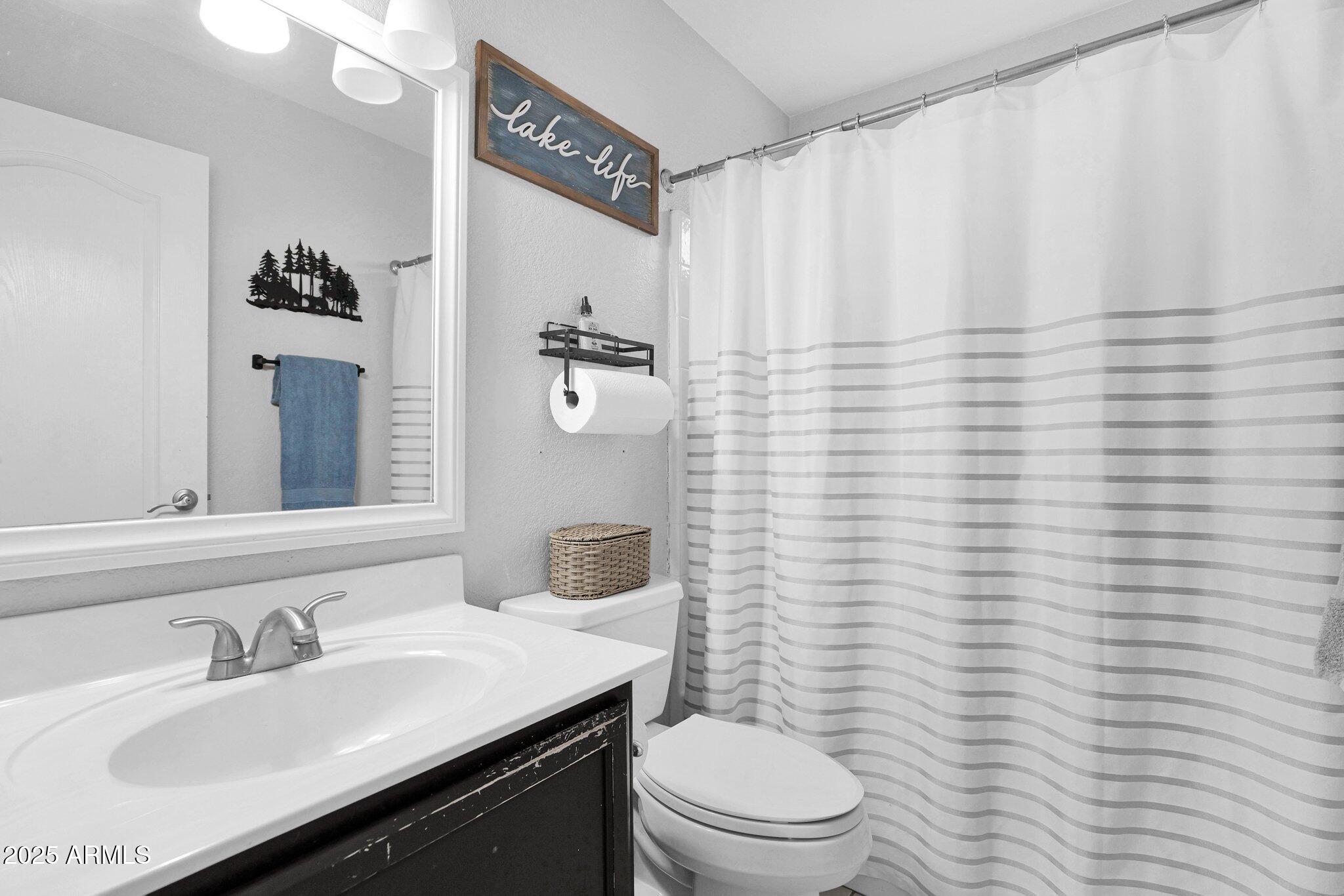 473 South Ash Street Gilbert, AZ 85233 - Photo 20 of 27 19a - 2nd Bathroom