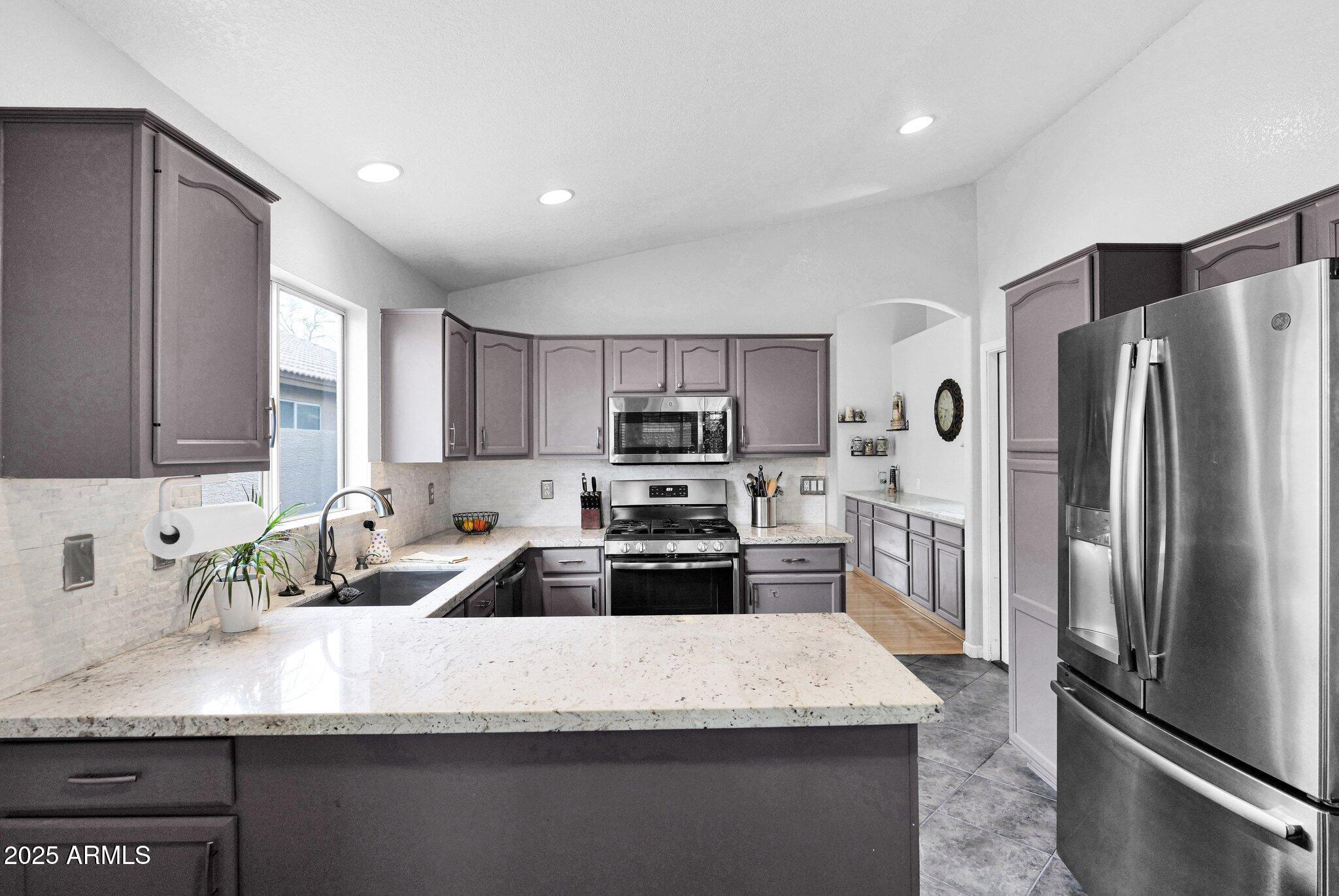 473 South Ash Street Gilbert, AZ 85233 - Photo 10 of 27 10-Kitchen - 3